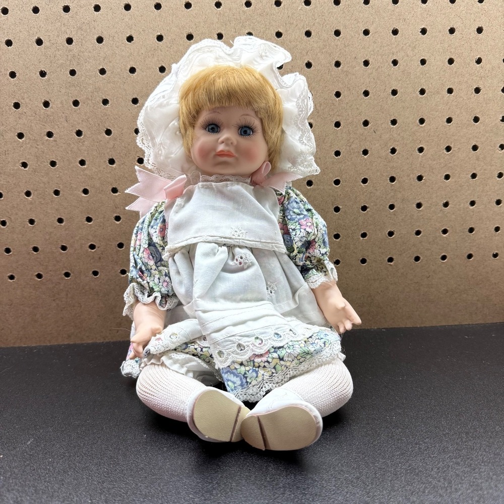 Brinn's 1992 porcelain doll Blonde Hair W/floral dress pattern & Matching Bonnet